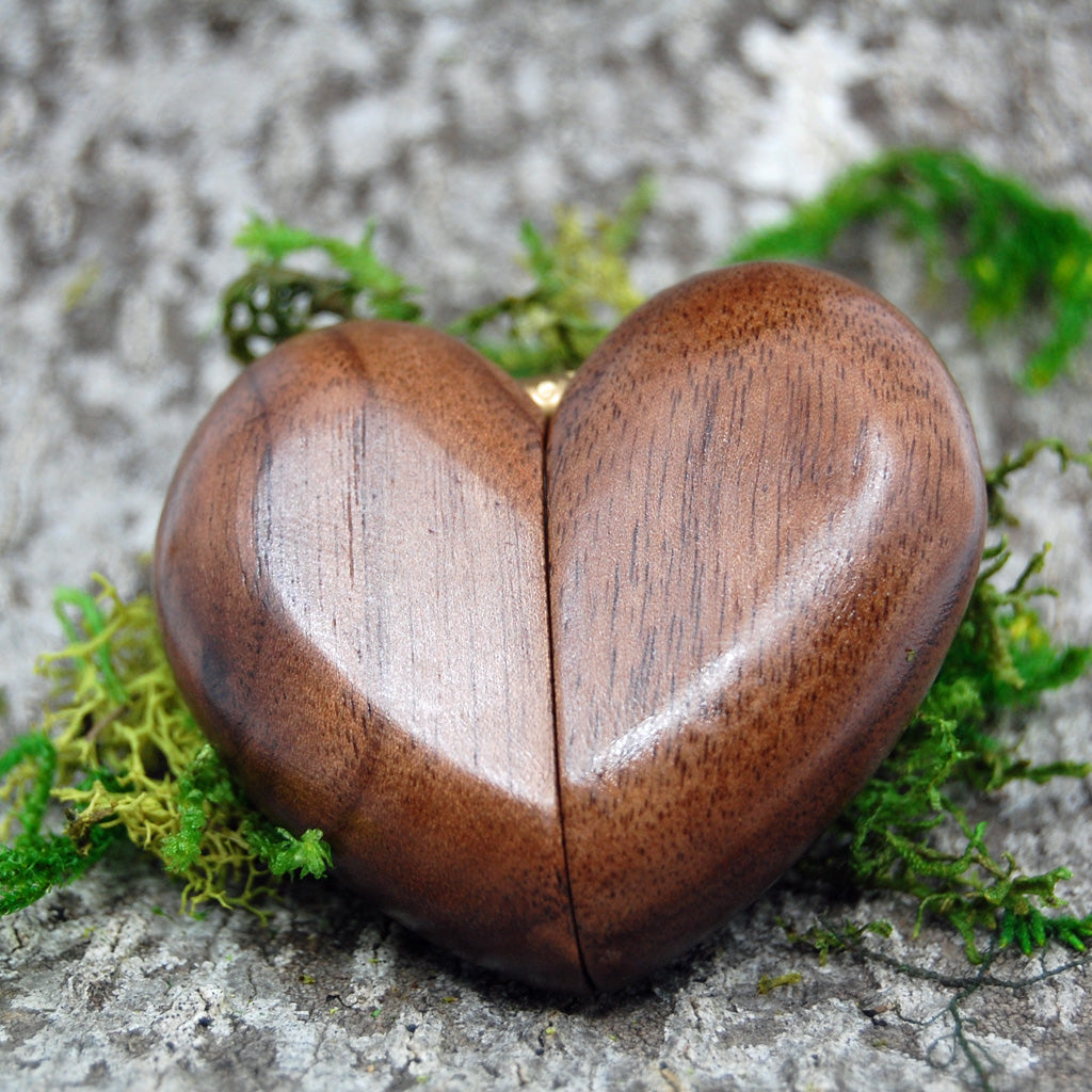 HEART SHAPED WOODEN RING BOX - Wedding Ring Box for one Ring - Minter and Richter Designs