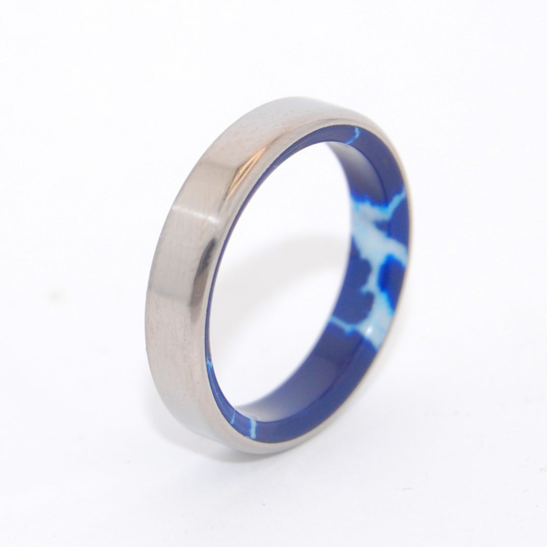LOOKING AT WORLD | Cobalt Stone & Titanium - Unique Wedding Rings - Minter and Richter Designs